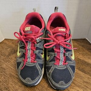 Nike Trail Alvord Size 8 Women's Gray and Pink Athletic Shoes